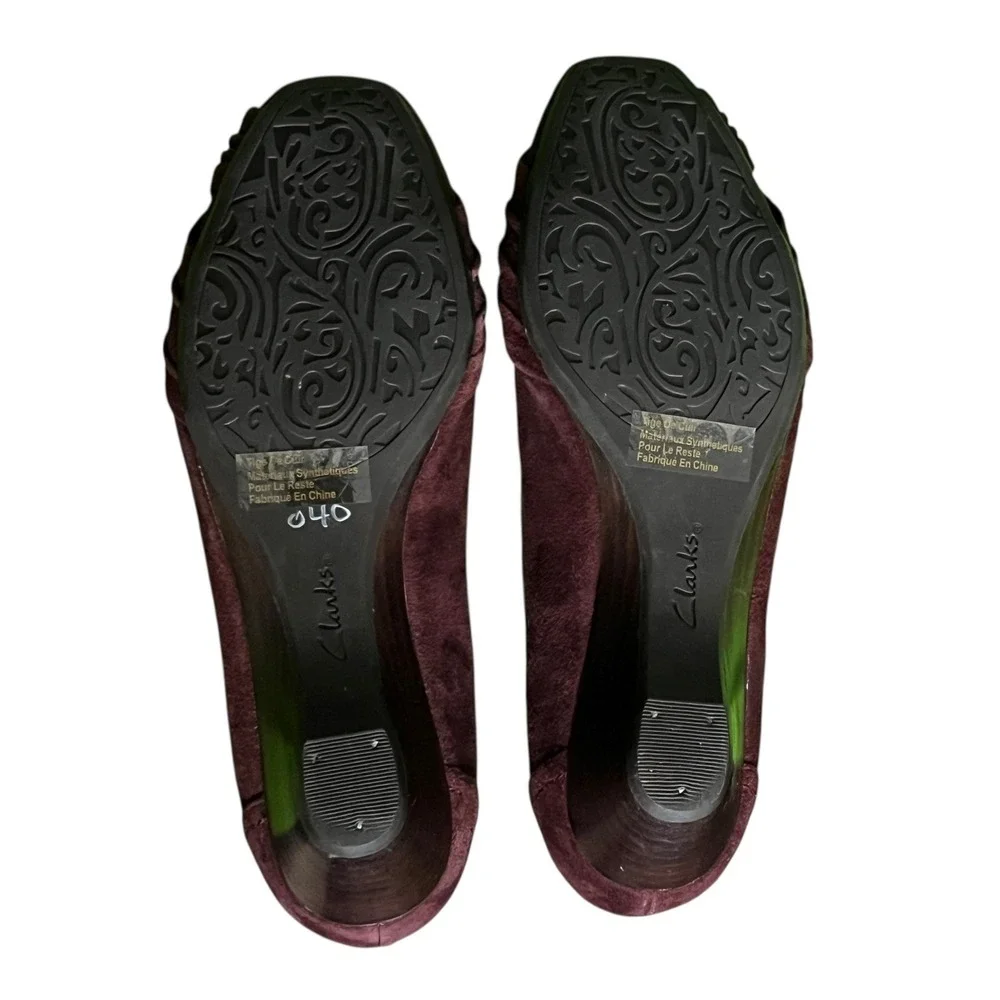Clarks Artisan Burgundy Suede Pleated Ballet Flats Womens Size 6M Comfort Casual